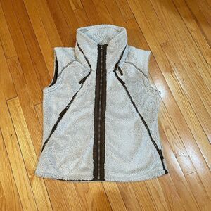 Kuhl Women Deep Sherpa Fleece Vest Size XL Full Zip Hooded in Oatmeal Beige EUC